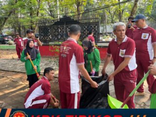 Polri Bersama Pemkab dan Masyarakat Gotong Royong Jaga Kebersihan Lingkungan Muara Enim