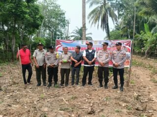 Polsek Kuantan Mudik Dukung Swasembada Pangan 2026, Tanam Jagung Pipil Di Desa Pulau Rumput