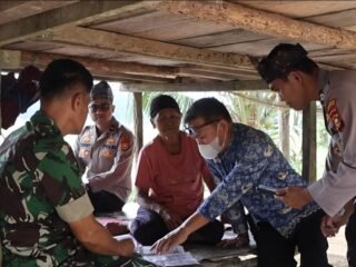 Polres Kuansing Bersama Dinsos Kunjungi Warga Penerima Bantuan