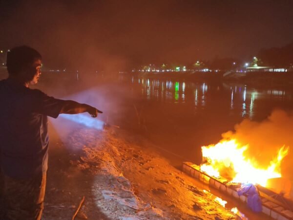 Polsek Kuantan Tengah Tindak 1 Rakit PETI Di Bawah Jembatan Gantung Seberang Taluk