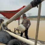 Polsek Singingi Hilir Tertibkan PETI Di Tanjung Pauh, Satu Rakit Dompeng Dimusnahkan