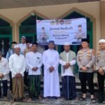 Polres Sabang Berbagi di Jum'at Berkah, Bagikan Nasi Kotak dan Minuman kepada Masyarakat. 