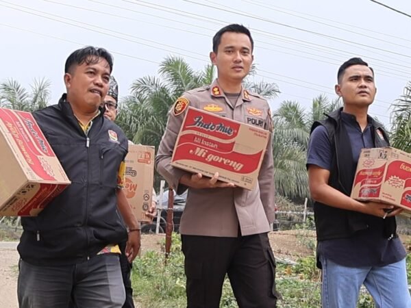 Peringati HUT Dubalang Kuansing, Kapolres Bersama Dubalang Salurkan Sembako Ke Panti Asuhan Baihaqi Umar