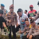 Polres Kuansing Bersama Forkopimda Dan Masyarakat Tanam 1.000 Bibit Pohon Di Kebun Nopi