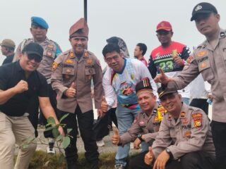 Polres Kuansing Bersama Forkopimda Dan Masyarakat Tanam 1.000 Bibit Pohon Di Kebun Nopi