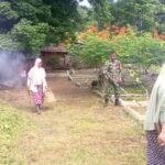 Jaga Kebersihan TPU, Babinsa Paya Ajak Warga Lestarikan Semangat Gotong Royon