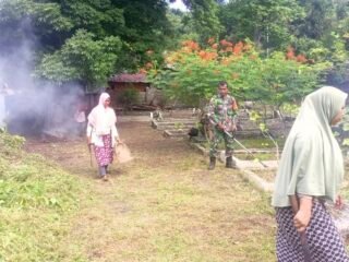 Jaga Kebersihan TPU, Babinsa Paya Ajak Warga Lestarikan Semangat Gotong Royon