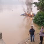 Polsek Benai Tindak Dugaan PETI Di Banjar Lopak, Empat Rakit Dimusnahkan