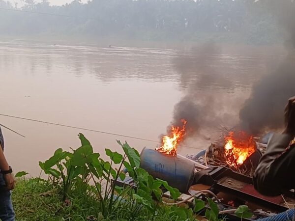 Polres Kuansing Tertibkan PETI, Enam Rakit Dimusnahkan Di Dua Lokasi