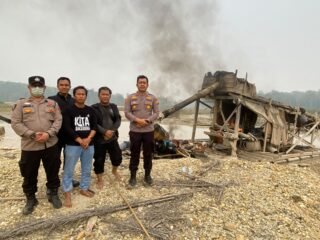 Polsek Kuantan Hilir Tertibkan Dua Rakit PETI Di Kasang Limau Sundai