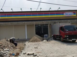 Proyek Pembangunan Indomaret Kampung Rawa Barat 102 di Duga ilegal Menjadi Tantangan Satpol PP Tangsel
