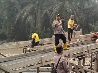 Polsek Singingi Tertibkan Dua Rakit PETI Di Desa Sungai Bawang
