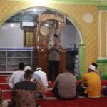 Tebarkan Kebaikan Di Waktu Subuh, Polsek Tapung Hilir Gelar 'Sedekah Subuh' dan Salurkan Mushaf Al-Qur'an Ke Masjid Raya Kota Bangun