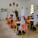 Babinsa Keuneukai Tanamkan Disiplin dan Semangat Belajar kepada Siswa SDN 26 Sabang