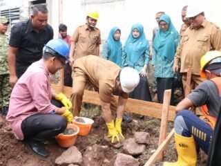 Wali Kota Sabang Letakkan Batu Pertama Rumah Duafa dan Salurkan Zakat Langsung ke Mustahik