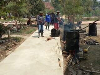 Jalan Sepanjang 200 Meter Dibangun Warga Kampung Medasari Secara Swadaya