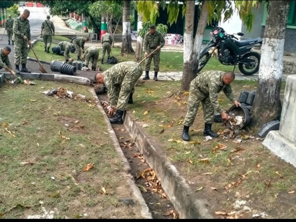 Personel Kodim 0112/Sabang Rutin Bersih‑bersih Pangkalan Jaga Keindahan Lingkungan Kantor