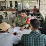 Ngobrol Santai di Jurong Pante Jaya, Babinsa Jaring Informasi Jaga Kekondusifan Gampong Ie Meulee
