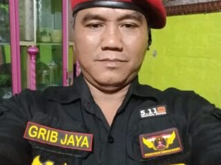 MULYADI RUWANI KETUA PAC GRIBJAYA KECAMATAN BAYUNG LENCIR MENGECAM KERAS PERBUATAN SUAP PT BUMI PERSADA PERMAI KEPADA SALAH SATU AHLI WARIS MAKAM TERGUSUR OLEH PT BUMI PERSADA PERMAI.