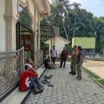 Sosialisasi Rekrutmen TNI AD di Meunasah Ar‑raniry, Babinsa Aneuk Laot Berikan Informasi kepada Warga