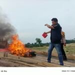 Polsek Kuantan Mudik Tertibkan Aktivitas PETI Di Tebarau Panjang, Lima Rakit Dompeng Dimusnahkan
