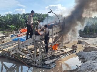 Polsek Singingi Hilir Tertibkan Peti Jenis Dompeng Di Desa Petai Baru, Satu Rakit Dimusnahkan