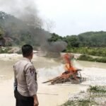 Polsek Kuantan Tengah Tertibkan Dua Rakit PETI Ilegal Di Sungai Jering
