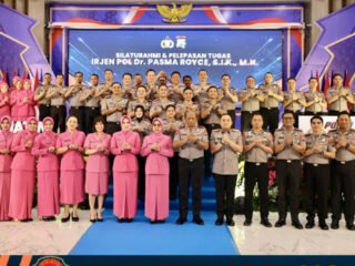 Penuh Kehangatan, Momen Perpisahan Irjen Pol. Pasma Royce dengan Keluarga Besar Polda Jatim