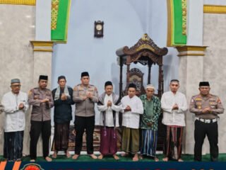 Merajut Harmoni di Waktu Fajar: Cara Kapolres Bondowoso Dekatkan Diri dengan Warga Lewat 'Suling'