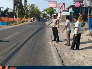 Dua Sepeda Motor Terlibat Laka Lantas di Simpang Tiga Bulog Genteng, Korban Dievakuasi ke Rumah Sakit