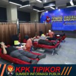 Sinergi Kemanusiaan di Usia ke-75 Humas Polri: Saat Polisi dan Jurnalis Donor Darah Bersama