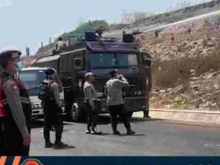 Strategi Pengalihan Armada: Polresta Malang Kota Perkuat Pemadaman Kebakaran TPA Supit Urang