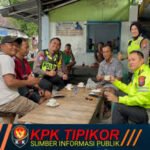 Secangkir Kopi dan Keakraban Warga Lumajang Bersama Polisi di Warkop Cak Syukur