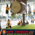 Menyemai Kepedulian Lingkungan lewat Green Policing: Polres Kediri Bersihkan Area Masjid An-Nur